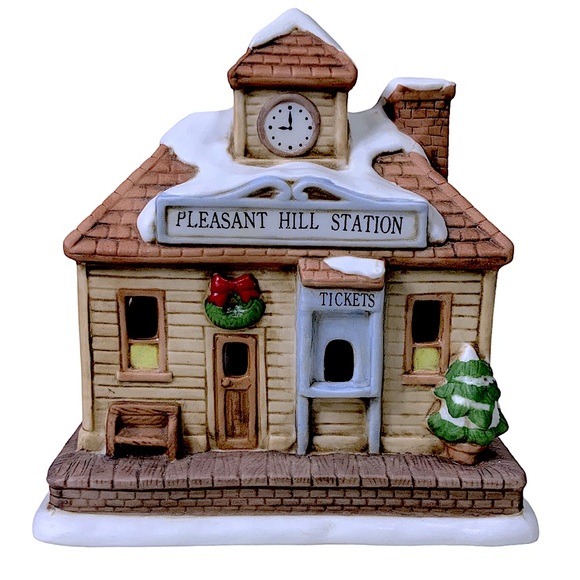 Vintage Christmas Village Pleasant Hill Train Station Translucent Light Up House - Picture 2 of 16